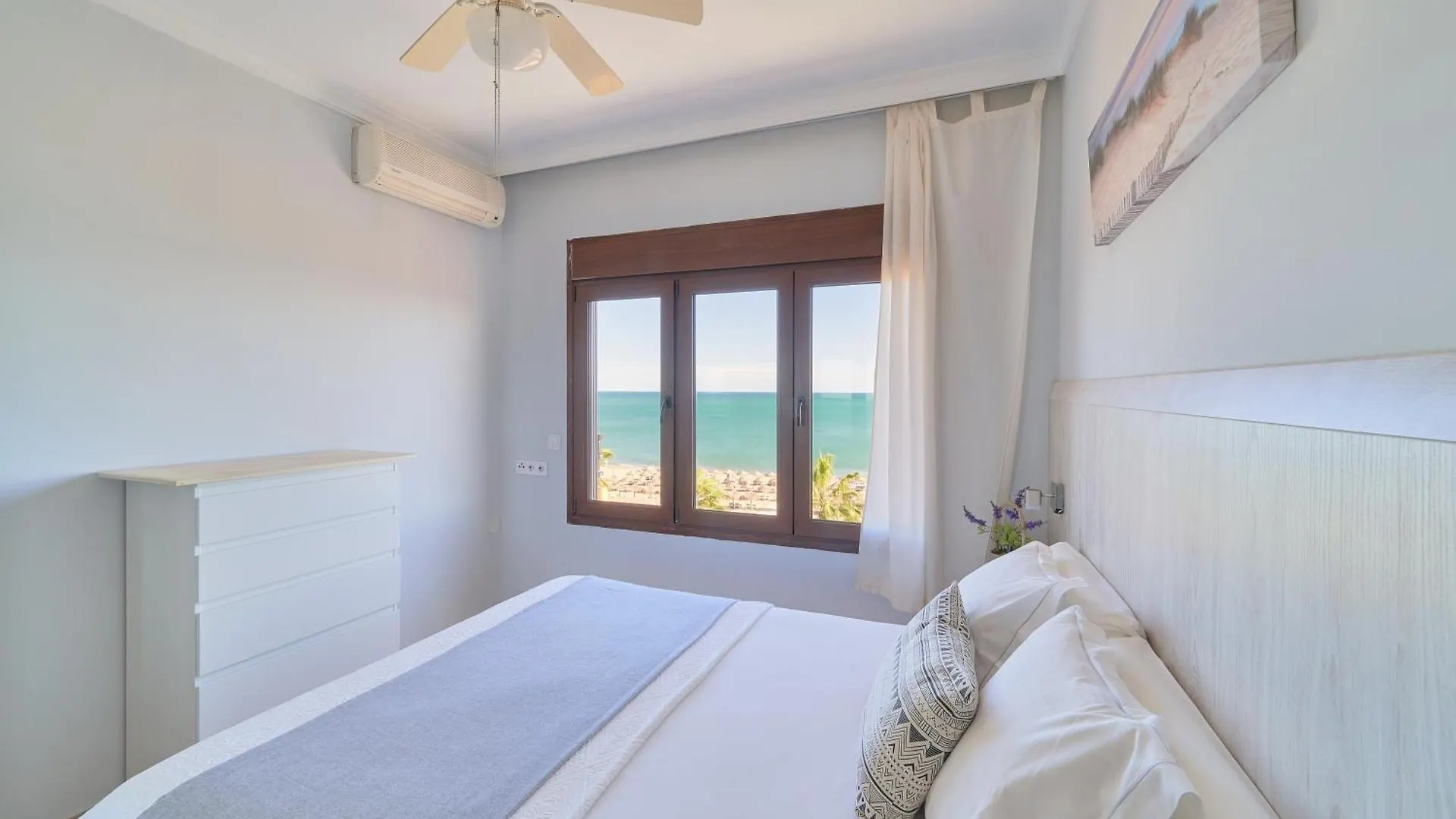 Playa Bajondillo Terrace - Free Parking Apartment Torremolinos